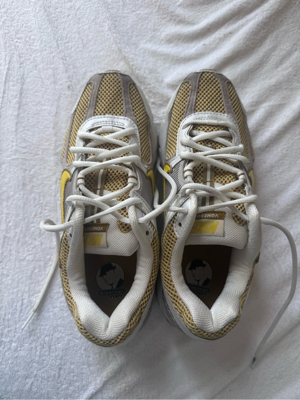 Nike Zoom Vomero 5 Bronzine Yellow Mesh Sneakers | 8 US Women’s